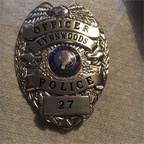 Officer Lynnwood(s) Washington Police ERROR badge