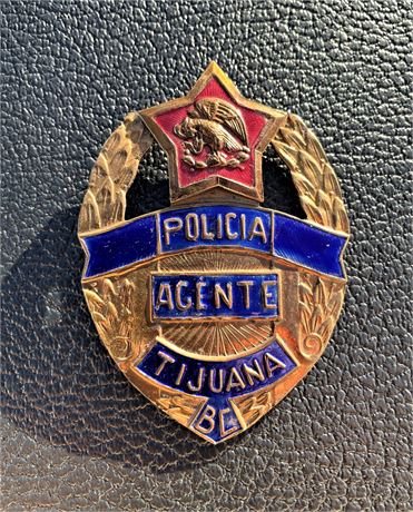 Vintage TIJUANA, BAJA CALIFORNIA Mexican MEXICO Police POLICIA Hat Cap Badge