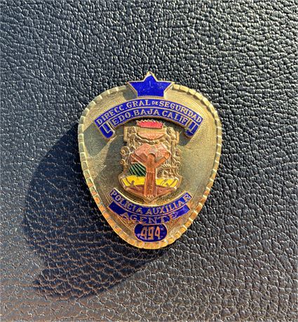 Vintage BAJA CALIFORNIA, MEXICO Mexican Auxiliary Police POLICIA AUXILIAR Badge