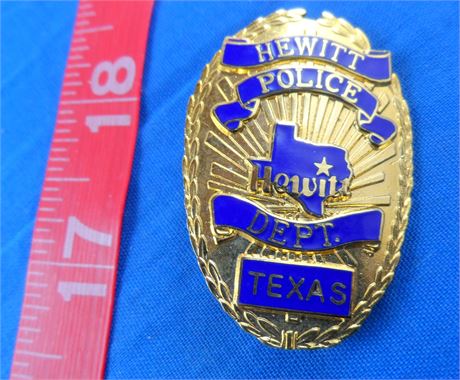 Texas - Hewitt Police Department Badge Shield 1-3/4" Goldtone Pin Blue Enamel