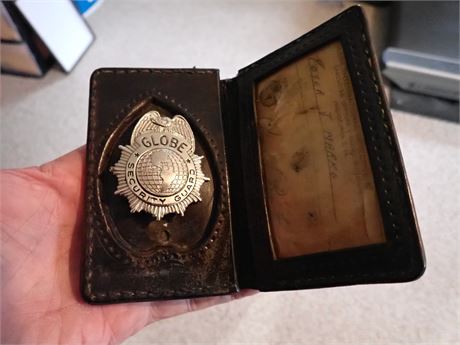 GLOBE SECURITY SECURITY BADGE AND LEATHER WALLET 1950S   BADGE BX 30