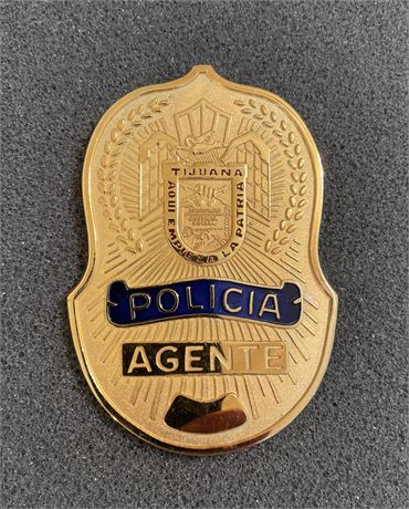 Vintage TIJUANA, Baja California MEXICO Mexican POLICE Policia Badge (U.S. Made)
