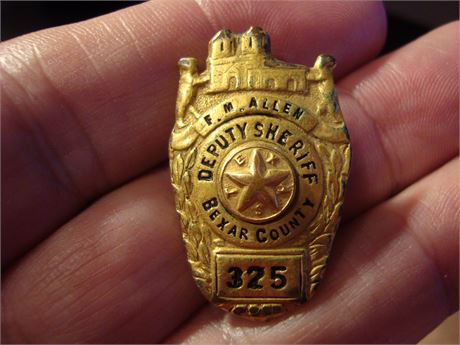 BEXAR COUNTY TEXAS DEPUTY SHERIFF "F. M.ALLEN", Badge #325, Lapel Size
