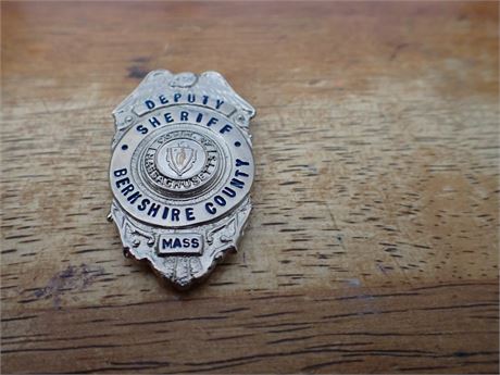 DEDUTY SHERIFF BERKSHIRE COUNTY MASSACHUSETTS  BADGE BX 16