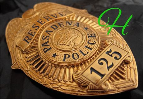 Police badge / Pasadena Police, California, seldom / offer !!
