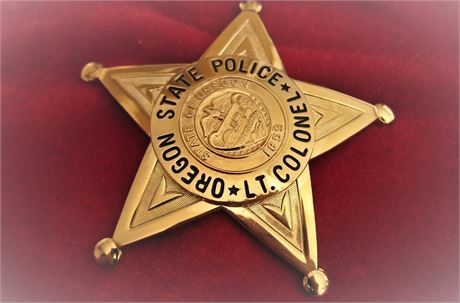 Police badge / Lt. Colonel, Oregon State Police / full size / RARE !