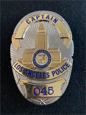 Los Angeles, California Police captain badge 045